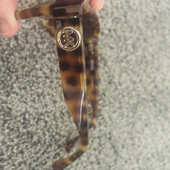 Michael Kors Sunglasses Vivian M2892s 24 Tortoise - Picture 6 of 9